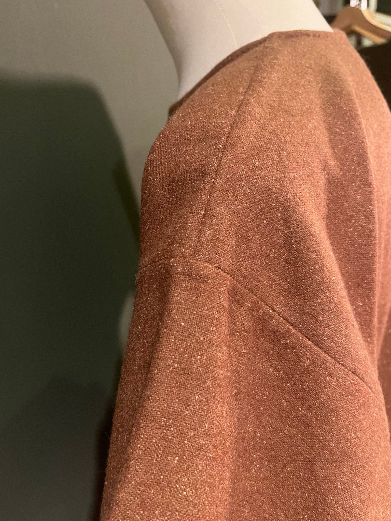 • ERIK • Hand - Sewn Viking Age Woolen Tunic with Two Gores in Thin Twill (290g/m²) - NATURAL Shades | Based on Birka Graves Bj.735, Bj.739, Bj.944, Bj.465, Bj.731, Bj.832, Bj.958 & Bj.968 - MIMIRS SAUM