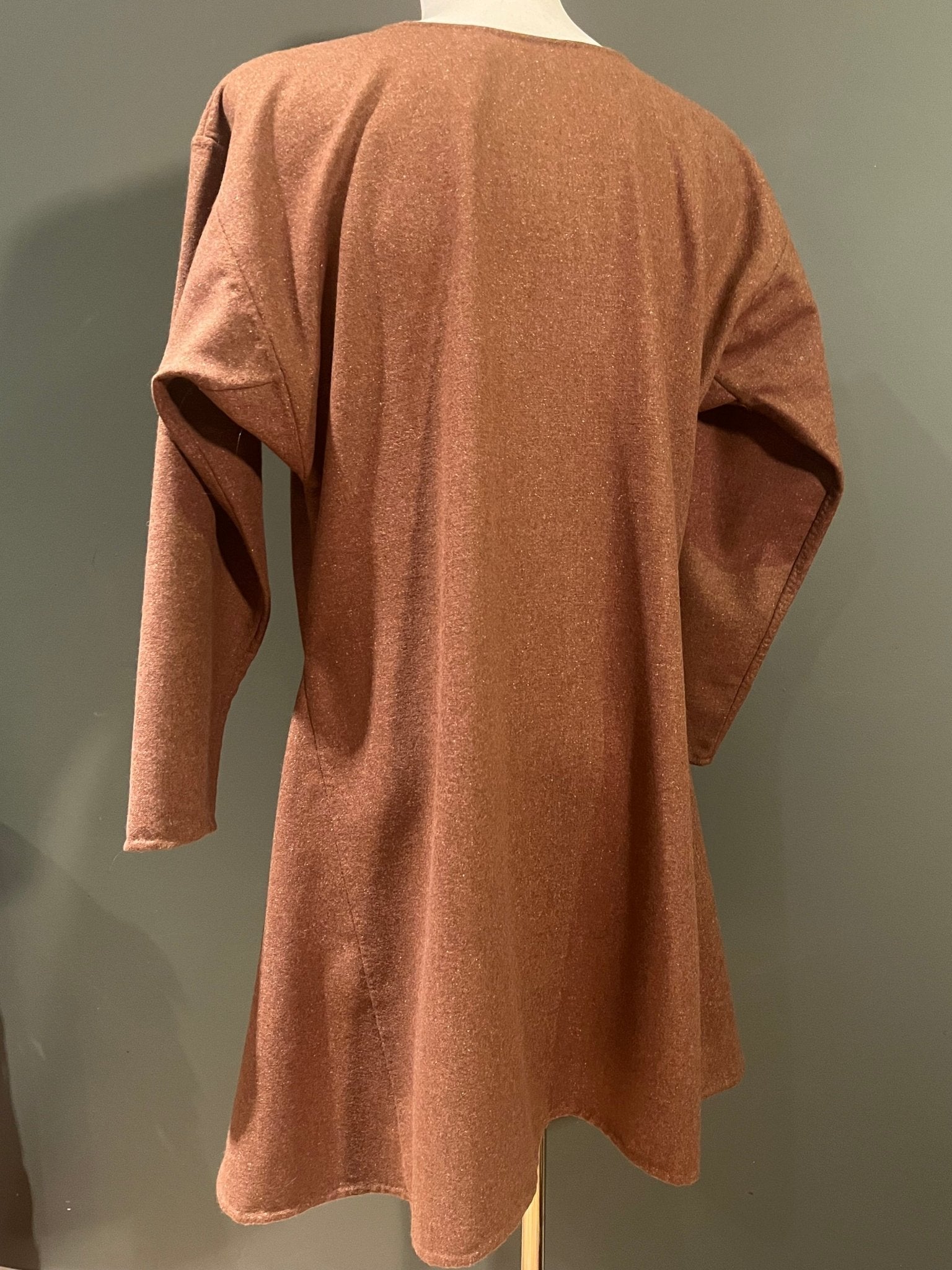 • ERIK • Hand - Sewn Viking Age Woolen Tunic with Two Gores in Thin Twill (290g/m²) - NATURAL Shades | Based on Birka Graves Bj.735, Bj.739, Bj.944, Bj.465, Bj.731, Bj.832, Bj.958 & Bj.968 - MIMIRS SAUM