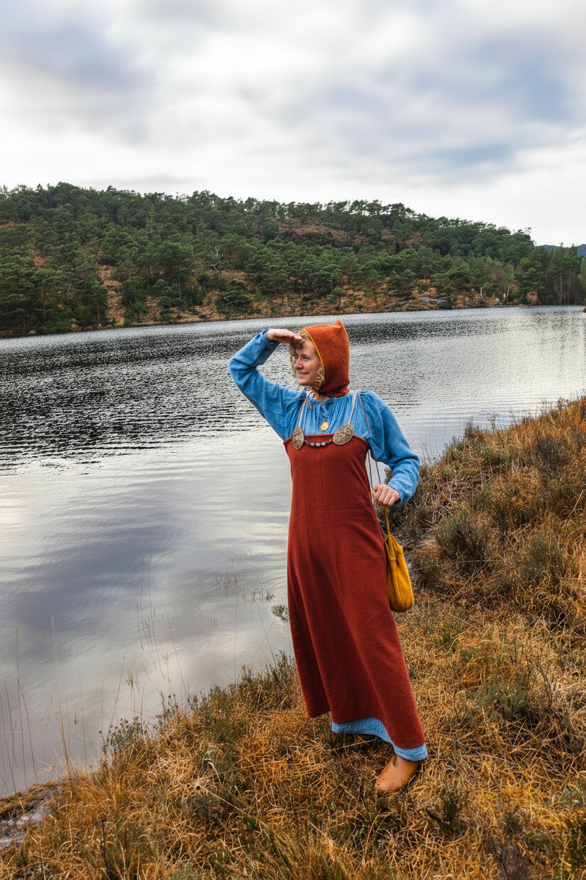 • FREYDIS • Hand - Sewn Viking Age Apron Dress in Green & Blue Shades | Premium Thin Twill Wool (290 g/m²) | Based on Haithabu Harbor Fragments H14A, H14B & Graves 159/1960, 182 - 185/1960 - MIMIRS SAUM