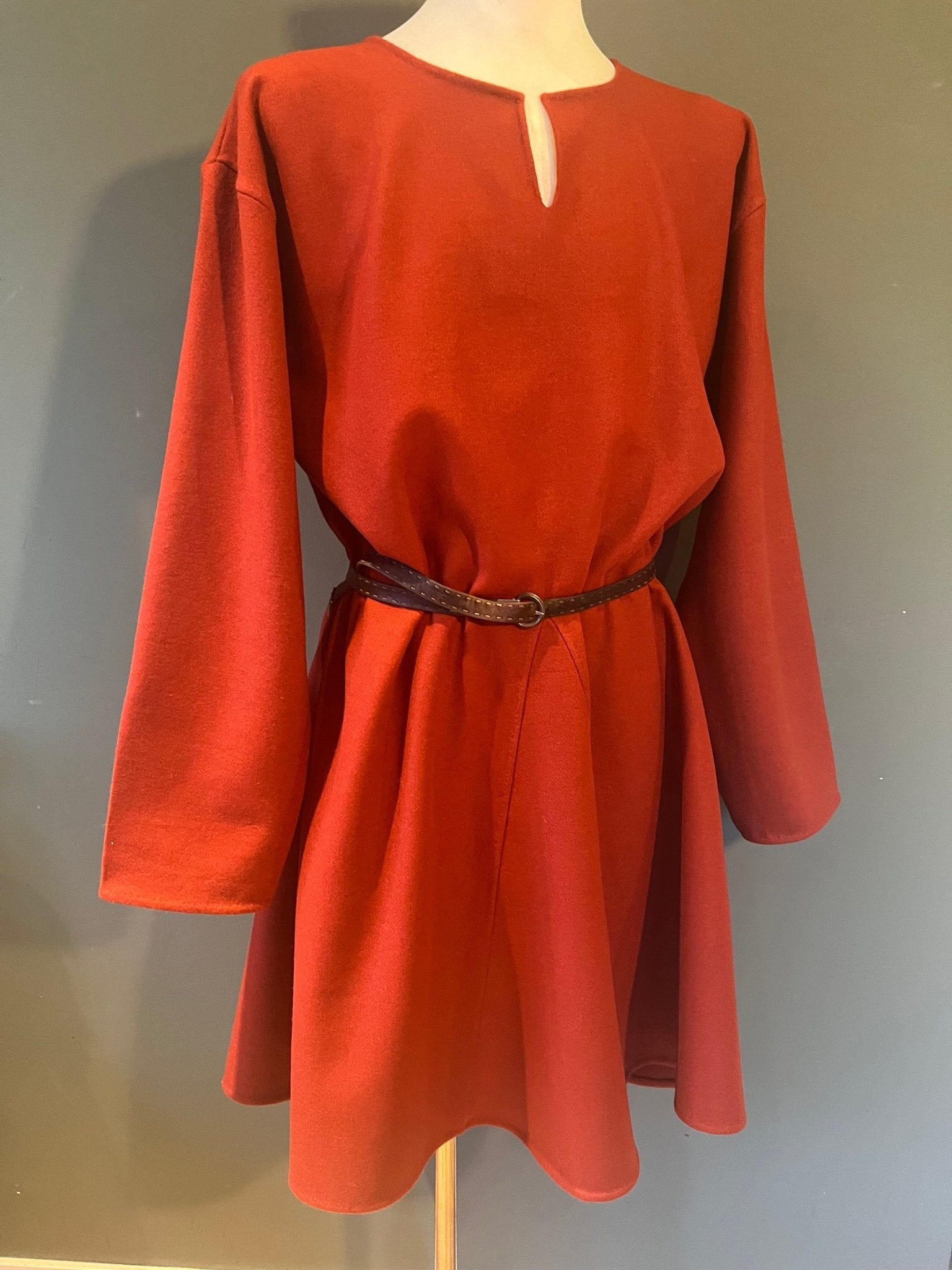 • GORM • Hand - Sewn Viking Age Woolen Tunic with 4 Gores | Yellow & Reds Shades, Thin Twill Wool (290g/m²) Based on Haithabu Fragments - MIMIRS SAUM