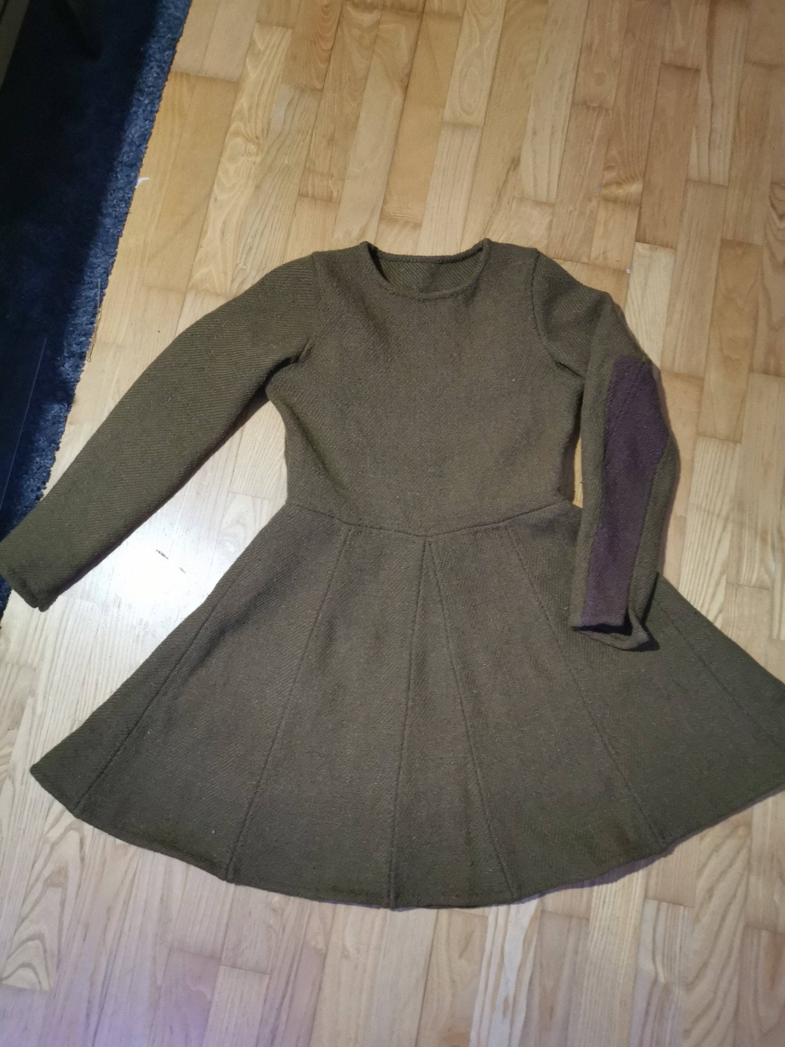 • GUNNAR • Viking Age Woolen Tunic with Panneled Skirt - MIMIRS SAUM