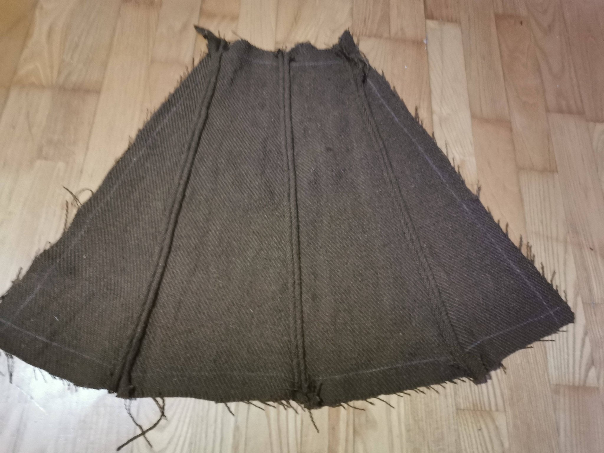 • GUNNAR • Viking Age Woolen Tunic with Panneled Skirt - MIMIRS SAUM