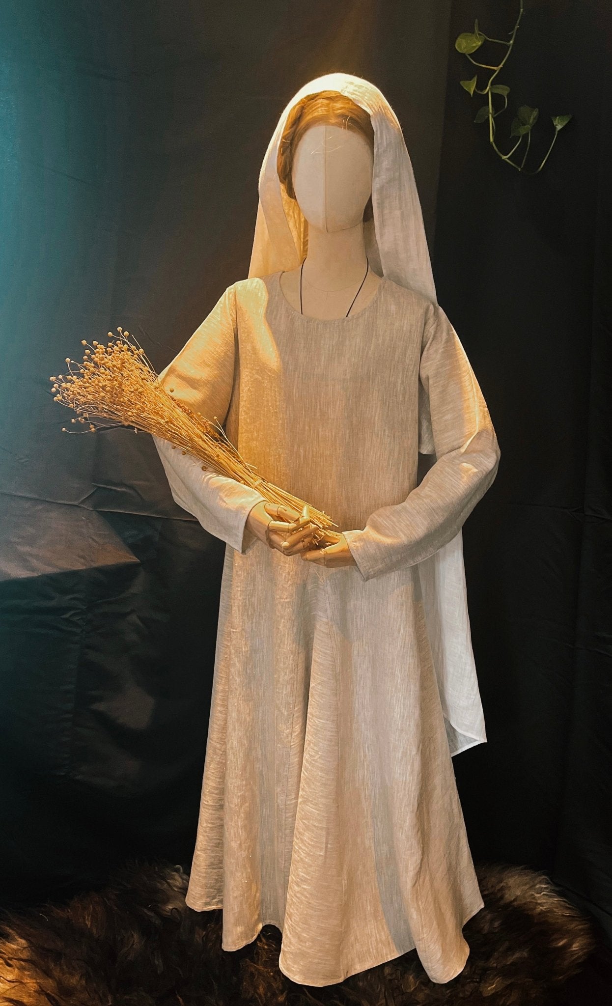 • RUNA • Hand - Sewn Viking Age Linen Dress with Four Gores | Based on Haithabu Fragments S14, S15, 64, 71, 72 & 73 - MIMIRS SAUM