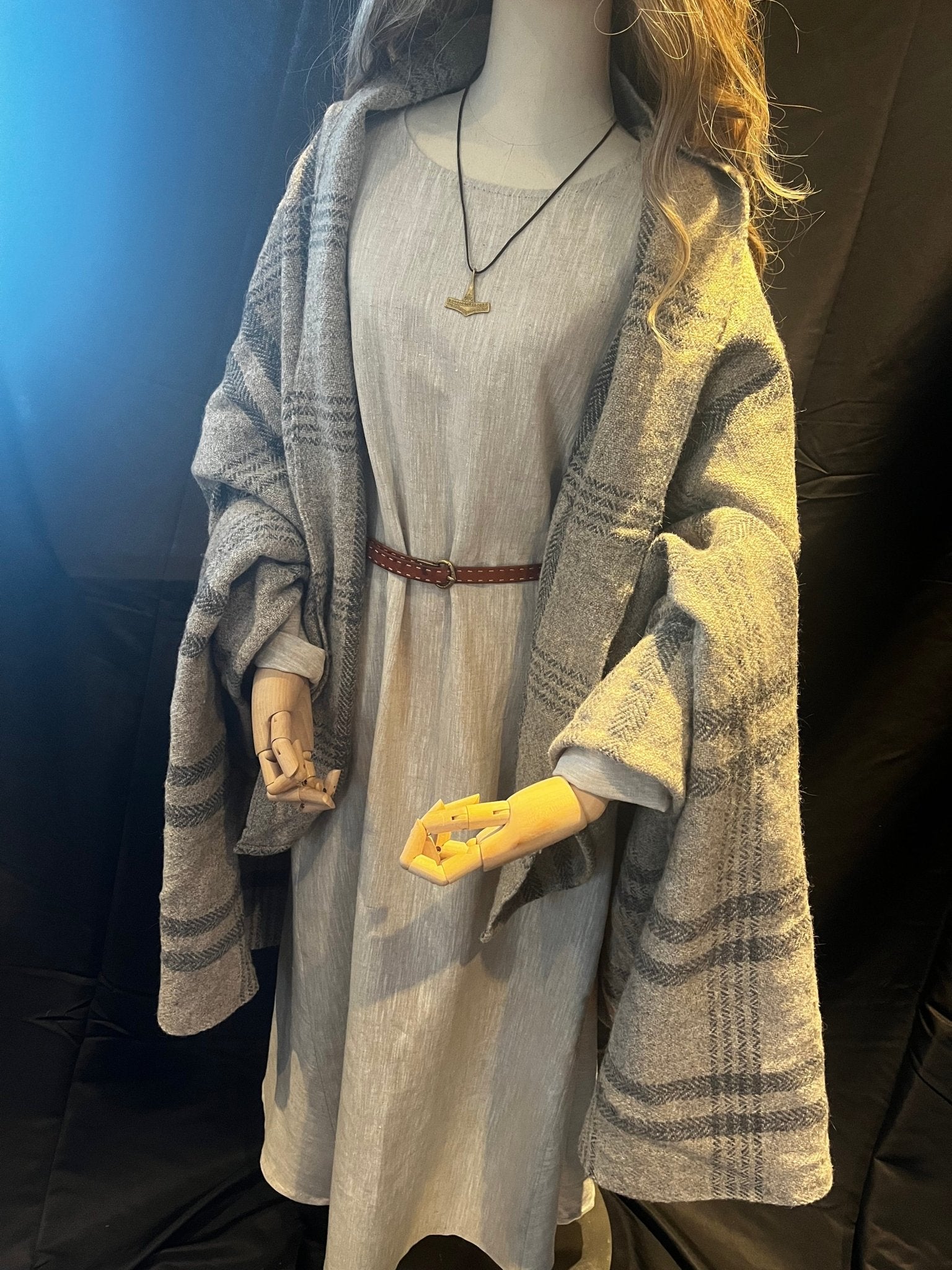 • RUNA • Hand - Sewn Viking Age Linen Dress with Four Gores | Based on Haithabu Fragments S14, S15, 64, 71, 72 & 73 - MIMIRS SAUM