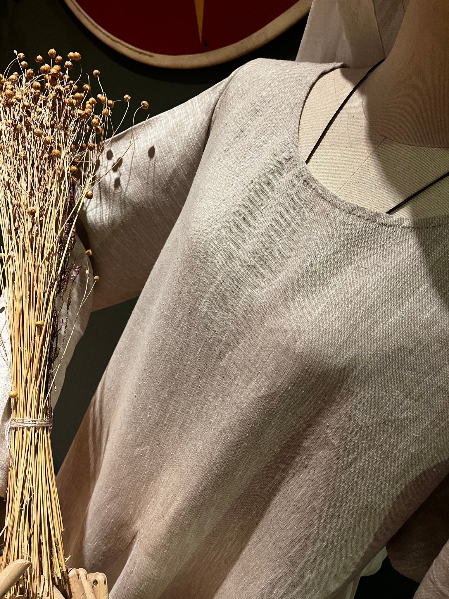 • RUNA • Hand - Sewn Viking Age Linen Dress with Four Gores | Based on Haithabu Fragments S14, S15, 64, 71, 72 & 73 - MIMIRS SAUM
