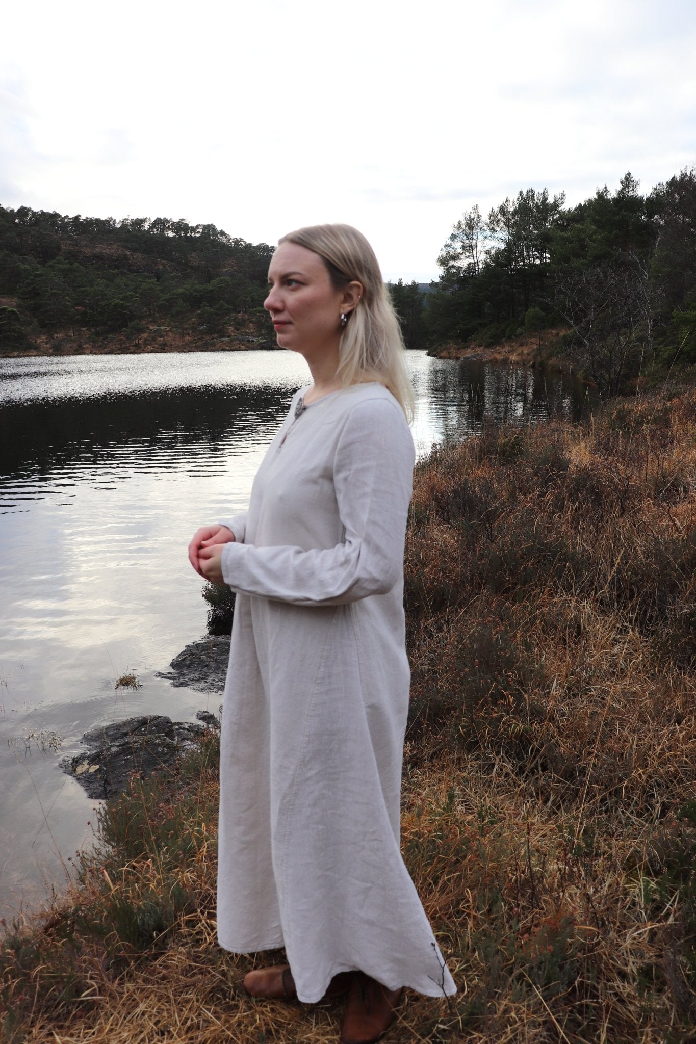 • RUNA • Hand - Sewn Viking Age Linen Dress with Two Gores | Based on Haithabu Fragments 64, 65, 70, 71, 72 & 73 - MIMIRS SAUM