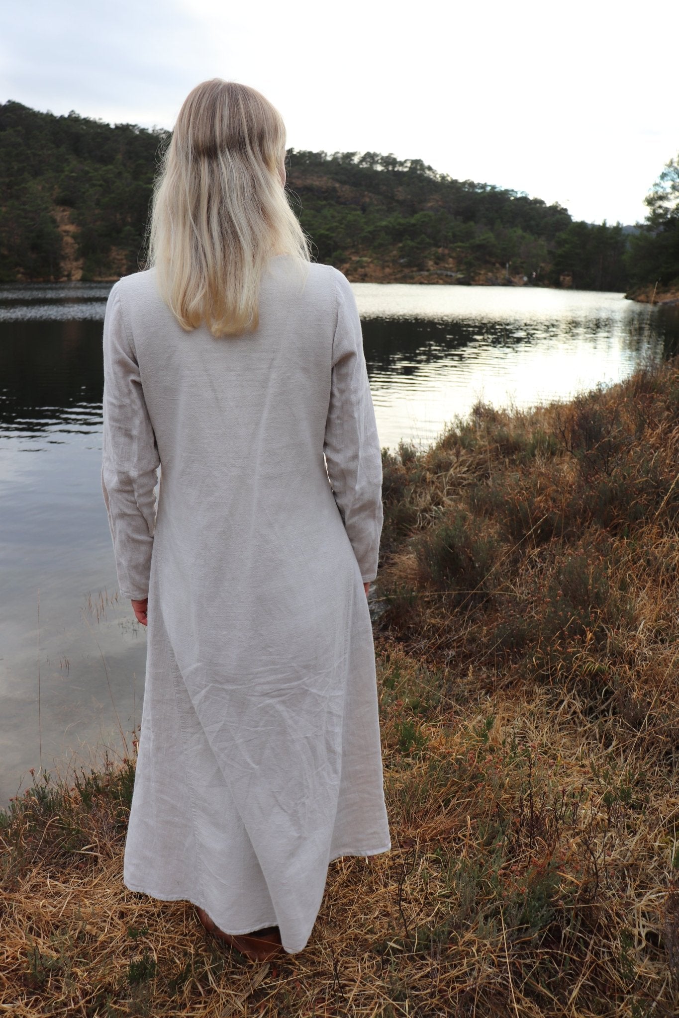 • RUNA • Hand - Sewn Viking Age Linen Dress with Two Gores | Based on Haithabu Fragments 64, 65, 70, 71, 72 & 73 - MIMIRS SAUM
