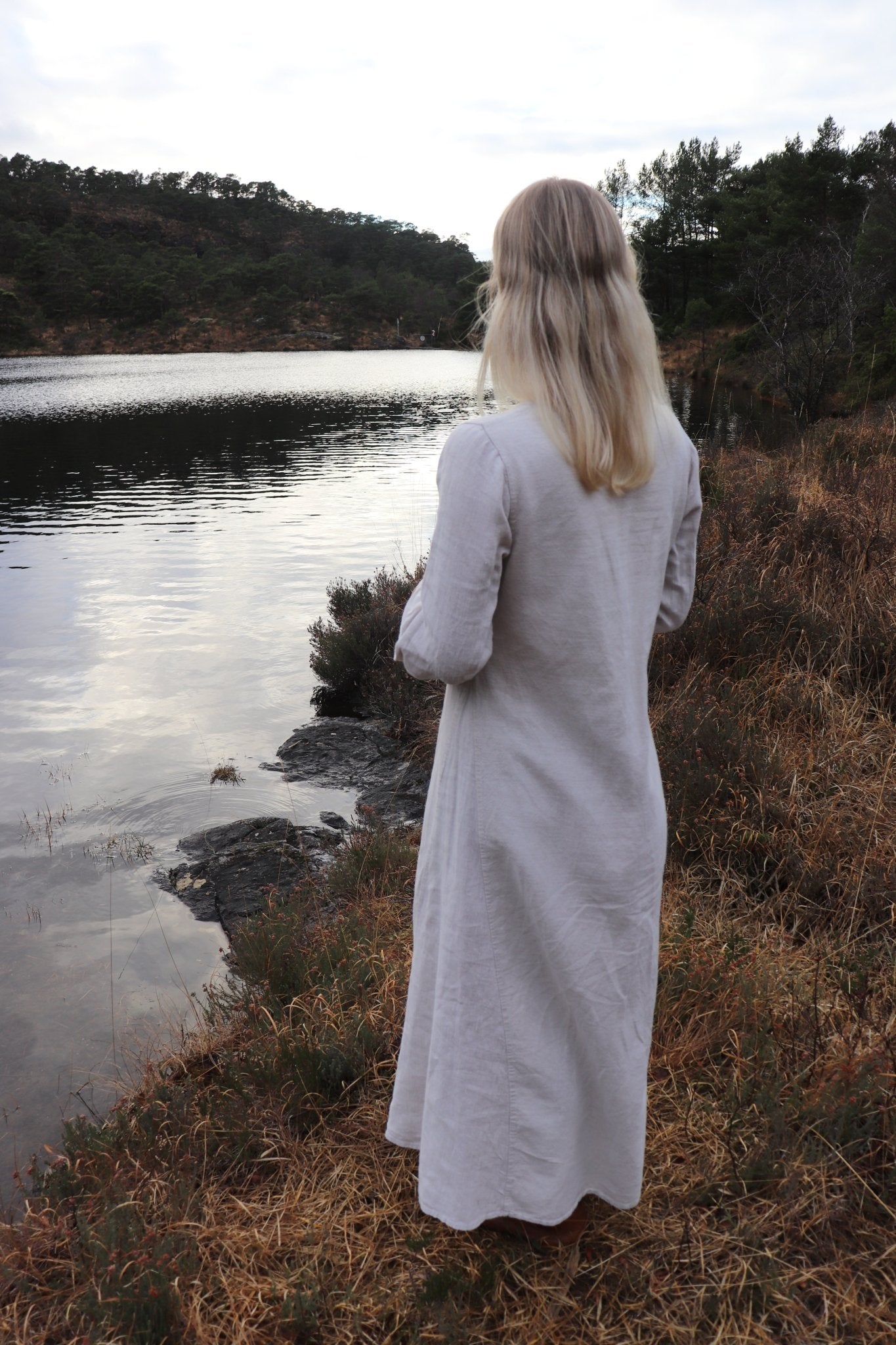 • RUNA • Hand - Sewn Viking Age Linen Dress with Two Gores | Based on Haithabu Fragments 64, 65, 70, 71, 72 & 73 - MIMIRS SAUM