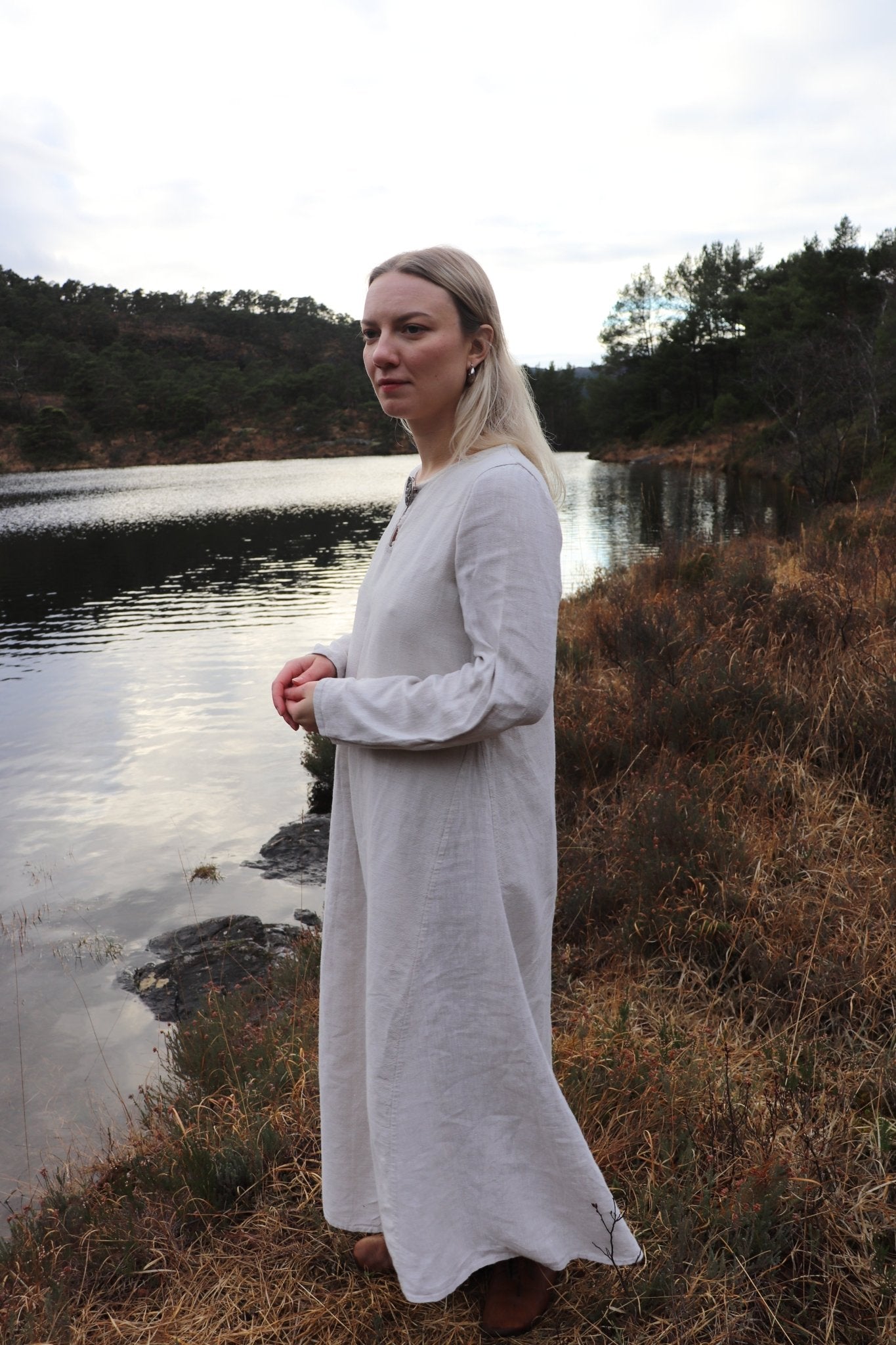 • RUNA • Hand - Sewn Viking Age Linen Dress with Two Gores | Based on Haithabu Fragments 64, 65, 70, 71, 72 & 73 - MIMIRS SAUM