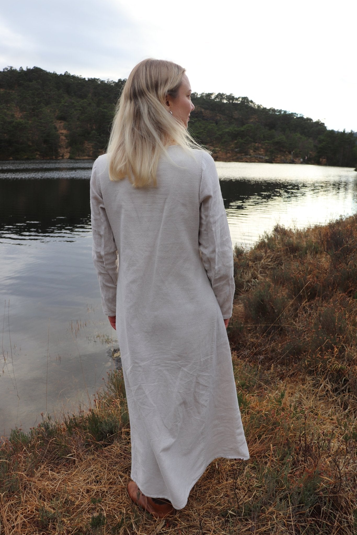 • RUNA • Hand - Sewn Viking Age Linen Dress with Two Gores | Based on Haithabu Fragments 64, 65, 70, 71, 72 & 73 - MIMIRS SAUM