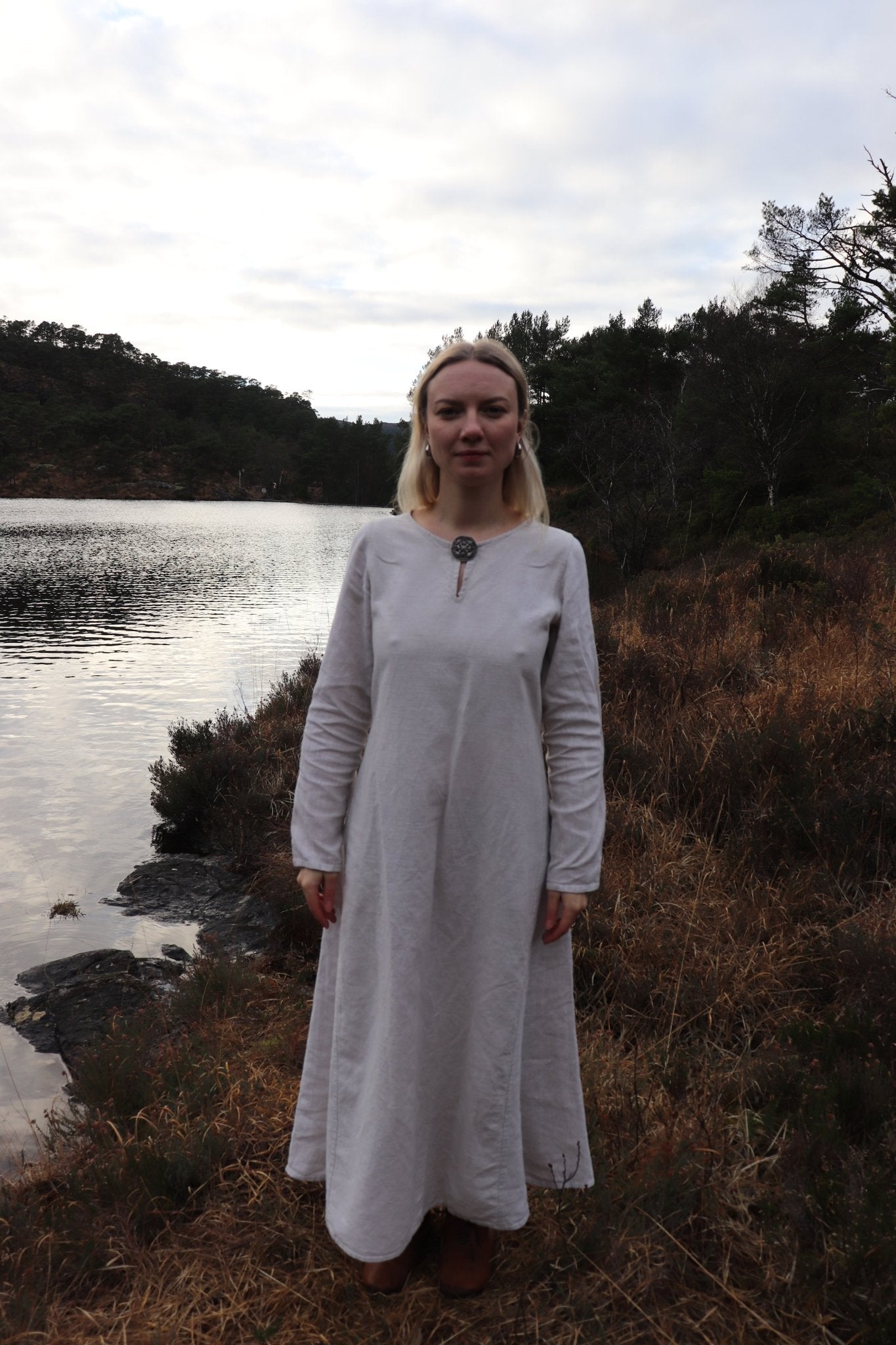 • RUNA • Hand - Sewn Viking Age Linen Dress with Two Gores | Based on Haithabu Fragments 64, 65, 70, 71, 72 & 73 - MIMIRS SAUM
