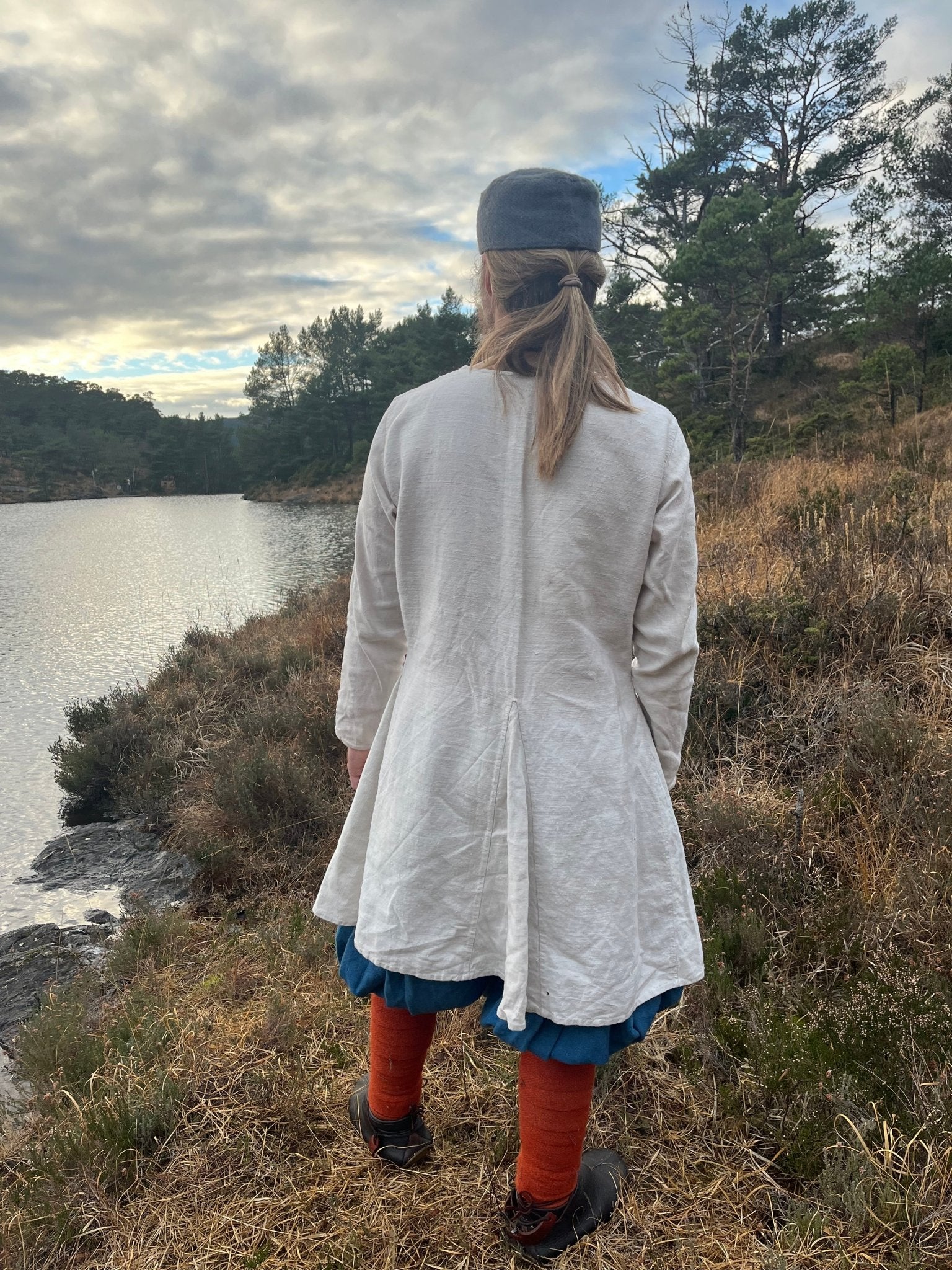• SVEIN • Viking Age Linen Tunic with 4 gores - MIMIRS SAUM