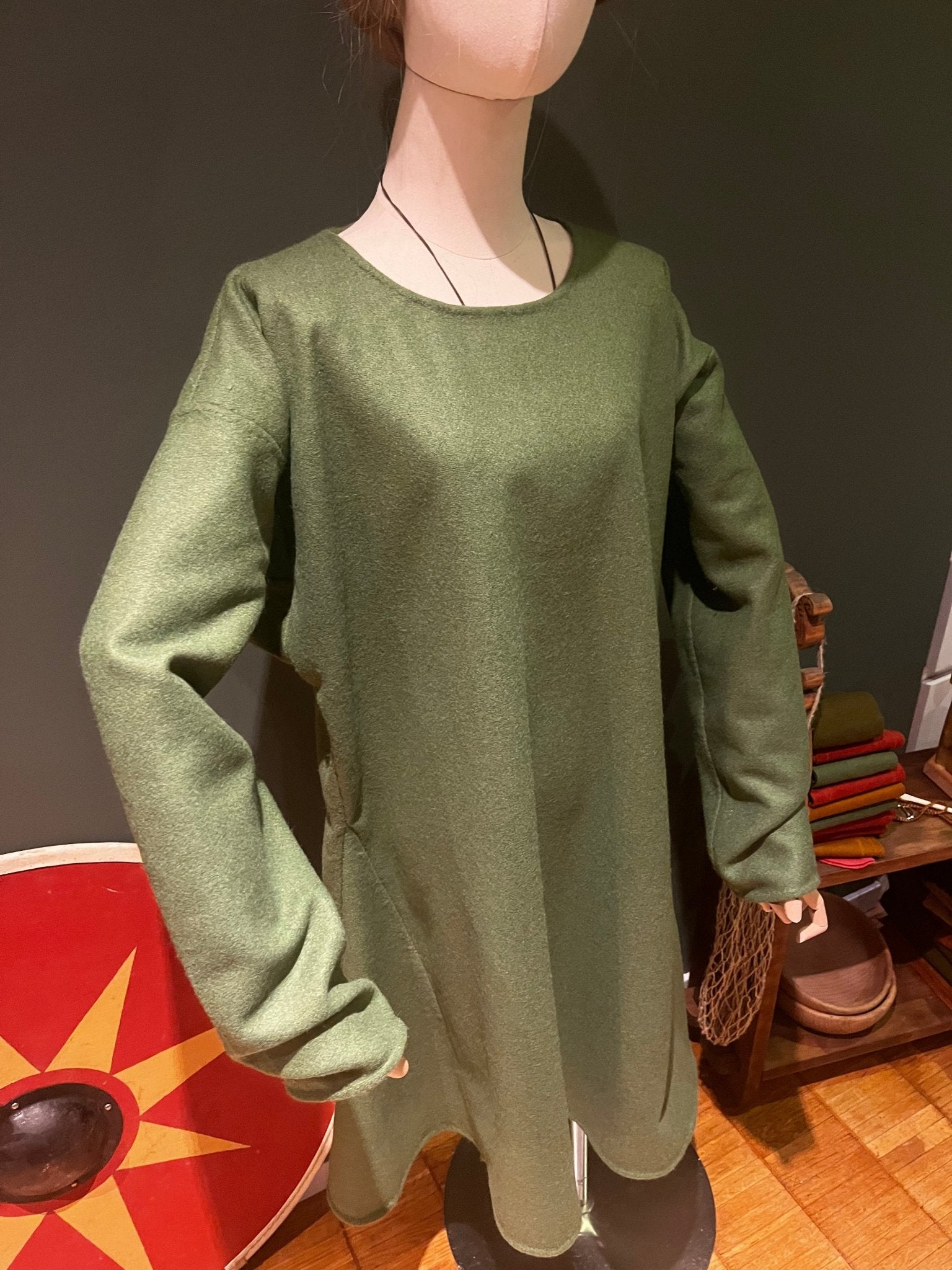 • ERIK • Hand - Sewn Viking Age Woolen Tunic with Two Gores in Thin Twill (290g/m²) - GREEN & BLUE Shades | Based on Birka Graves Bj.735, Bj.739, Bj.944, Bj.465, Bj.731, Bj.832, Bj.958 & Bj.968 - MIMIRS SAUM