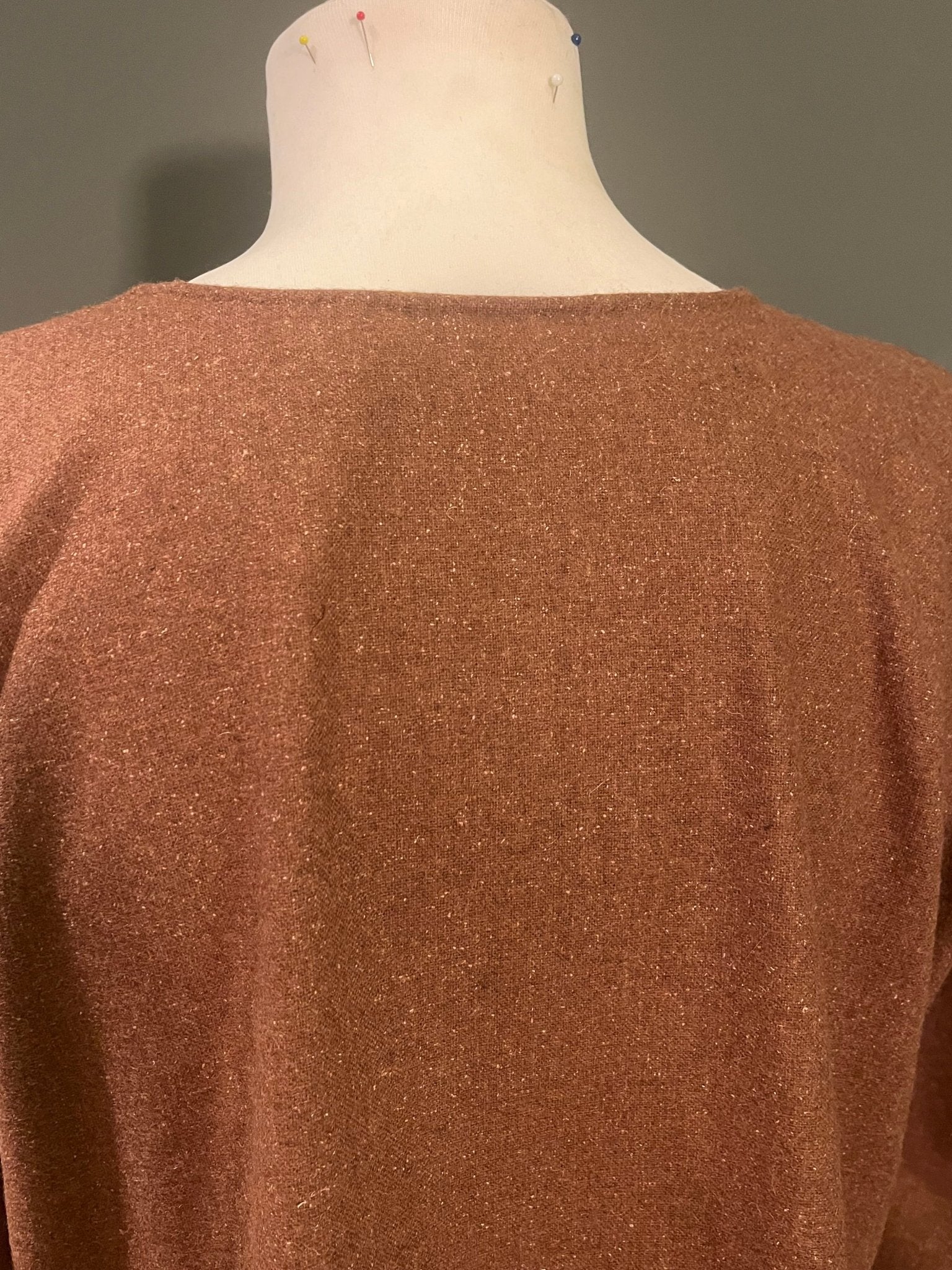 • ERIK • Hand - Sewn Viking Age Woolen Tunic with Two Gores in Thin Twill (290g/m²) - NATURAL Shades | Based on Birka Graves Bj.735, Bj.739, Bj.944, Bj.465, Bj.731, Bj.832, Bj.958 & Bj.968 - MIMIRS SAUM