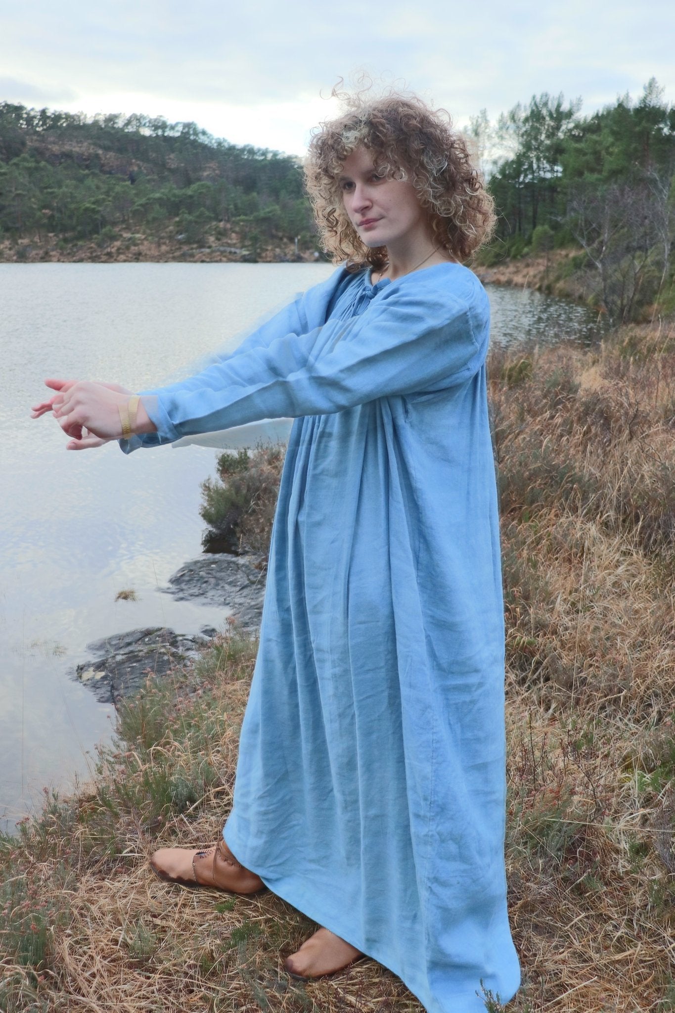 • GUNHILD • Hand - Sewn Viking Age Linen Pleated Dress | Based on Pskov Finds P - 73/74, Izborsk Fragments & Novgorod Type III Textiles - MIMIRS SAUM