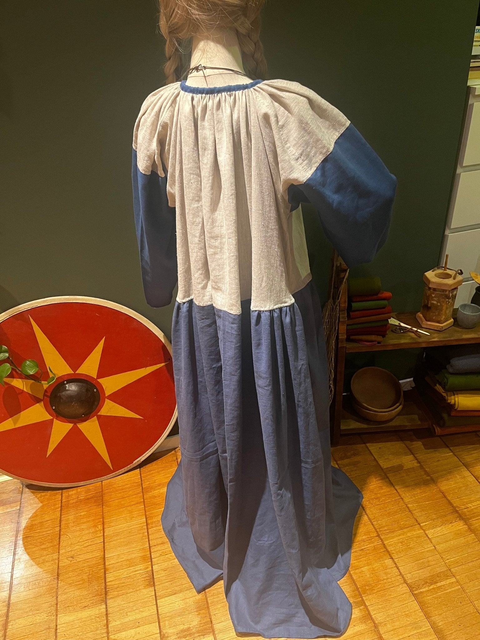 • OLGA • Hand - Sewn Viking Age Linen Dress with Eastern Construction | Based on Gnezdovo Finds C - 301, C - 160 & D - 4 (Mid - 10th Century) - MIMIRS SAUM
