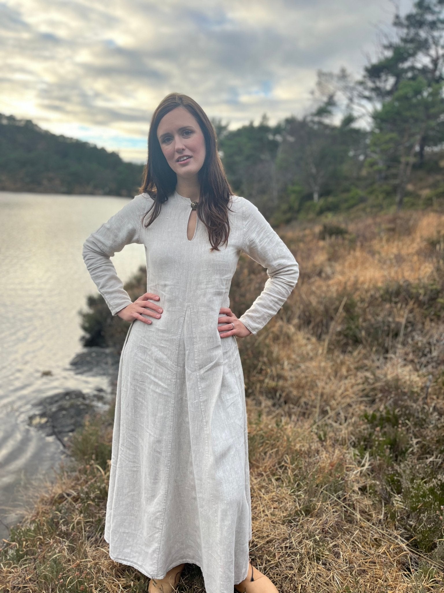 • RUNA • Viking Age Linen Dress with 4 gores - MIMIRS SAUM