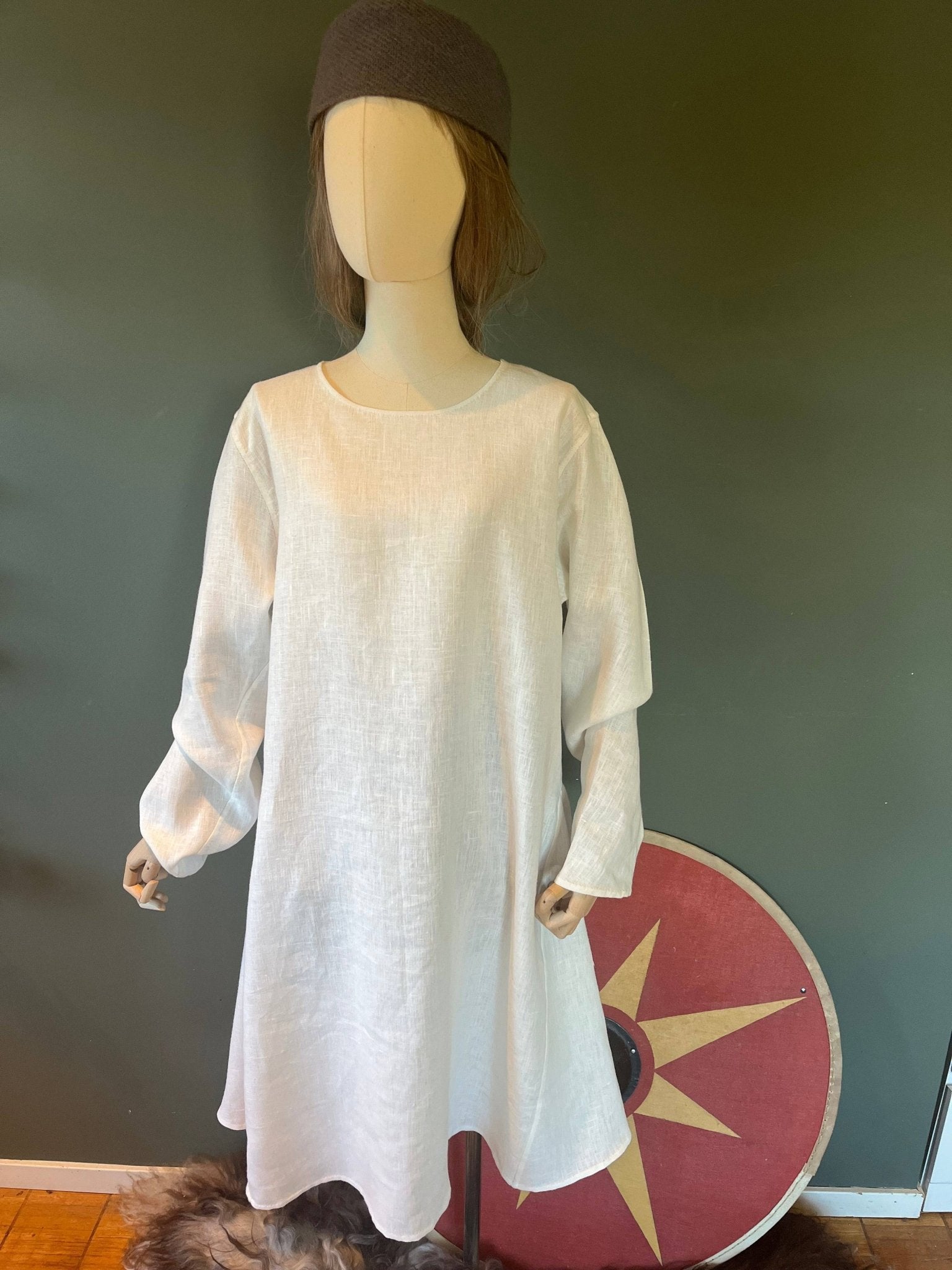 • SVEIN • Viking Age Linen Tunic with 2 side gores - MIMIRS SAUM