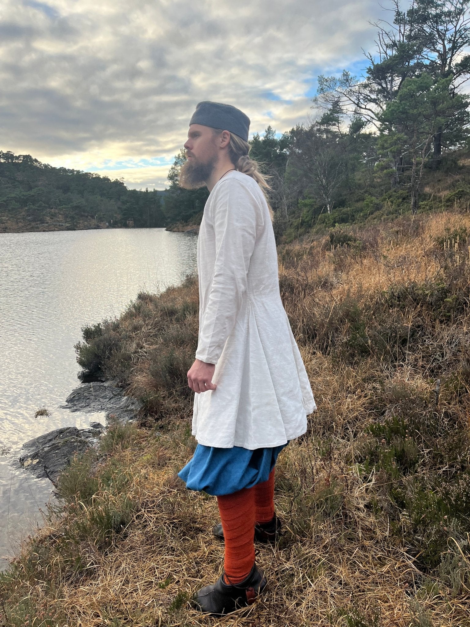 • SVEIN • Viking Age Linen Tunic with 4 gores - MIMIRS SAUM