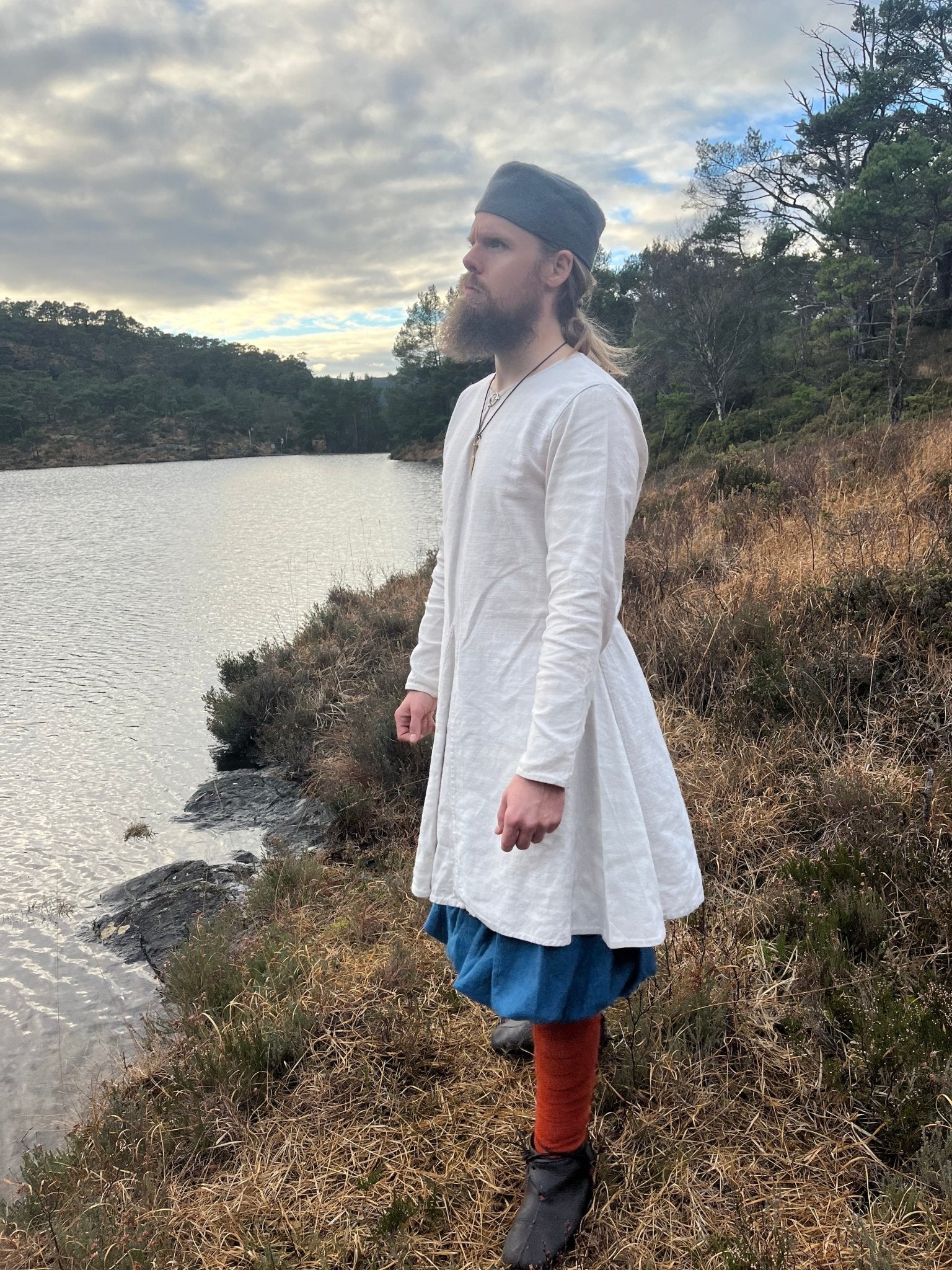 • SVEIN • Viking Age Linen Tunic with 4 gores - MIMIRS SAUM