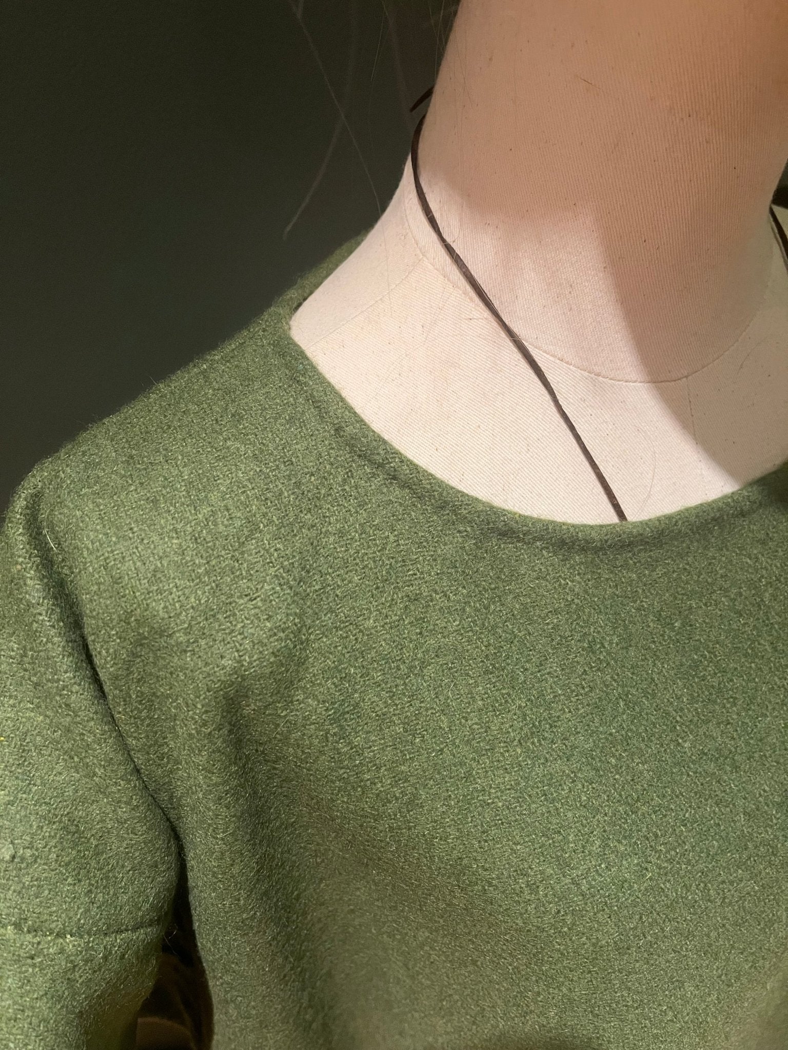 • TYRA • Hand - Sewn Viking Age Woolen Haithabu Dress with Four Gores in Thin Twill (290g/m²) - GREENS & BLUESShades | Based on Haithabu Fragments 72 A & B, 64, 65, 69, 70, S14, S15, 48, 49, 82 A - D, 91, 92 (Copy) (Copy) - MIMIRS SAUM