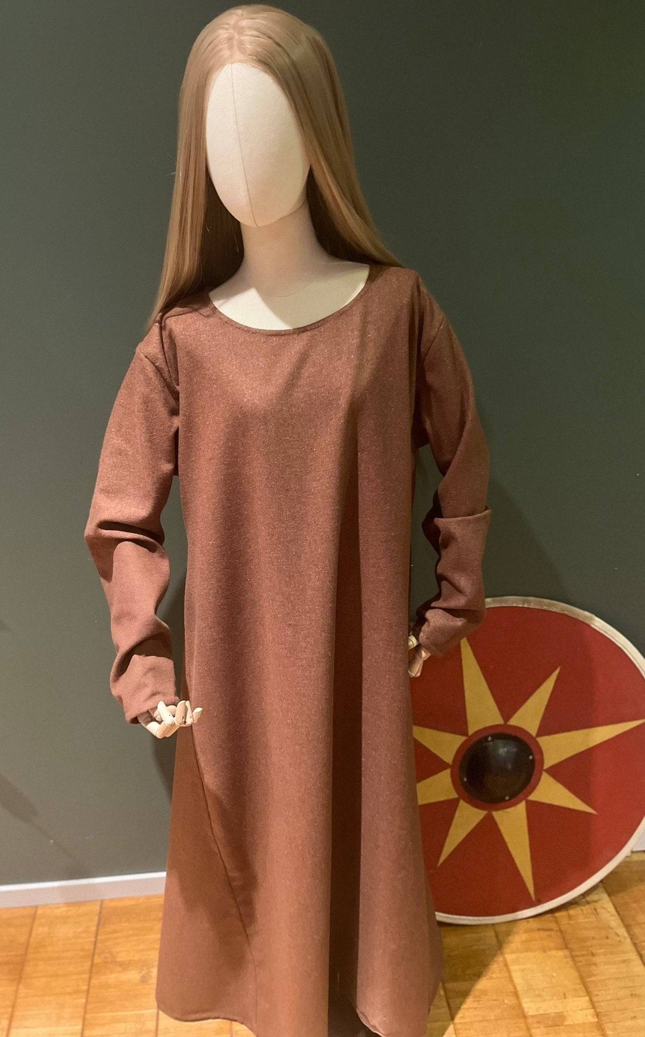 TYRA Viking woolen dress with shield, front view