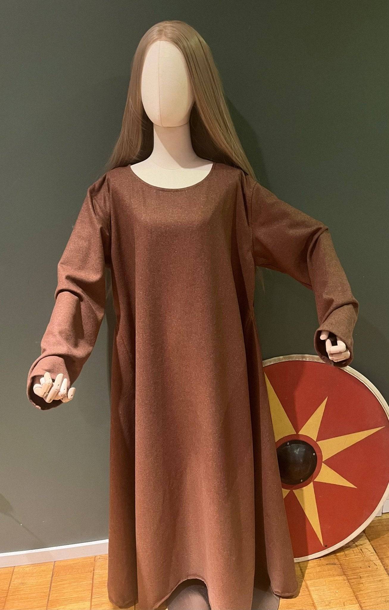 TYRA Viking Age woolen dress on mannequin with shield